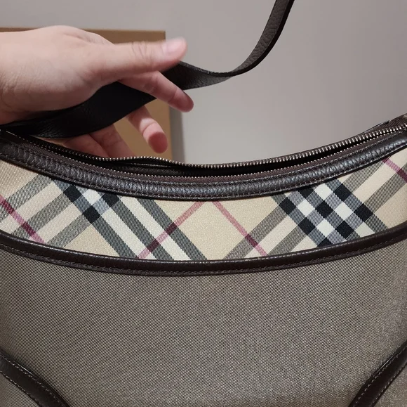 ❌️SOLD❌️Burberry Vintage Small Shoulder Bag - Picture 13 of 13